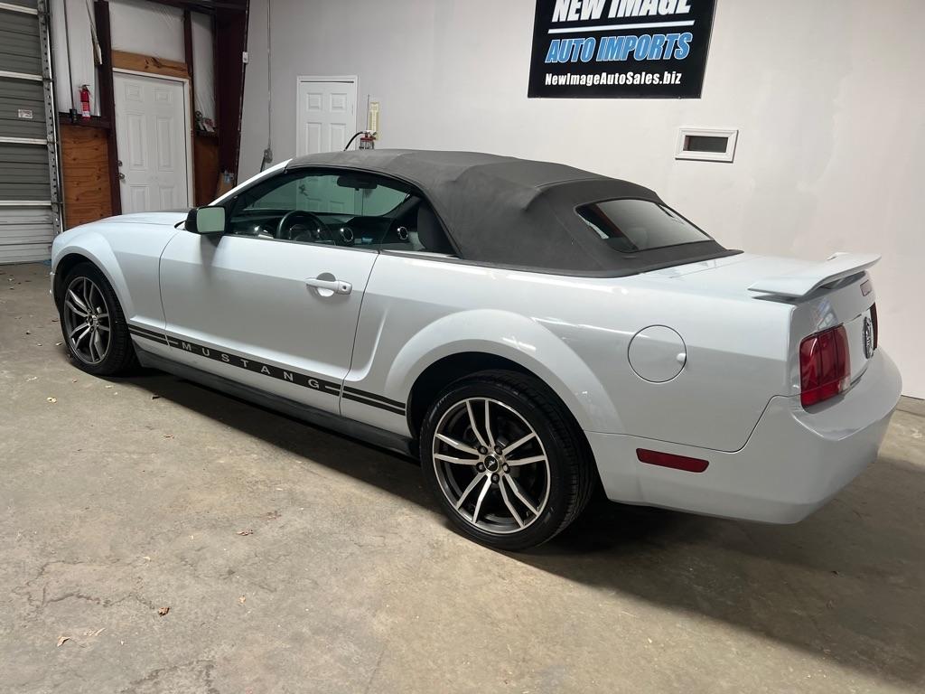 Ford Mustang 2dr Conv Deluxe 2005