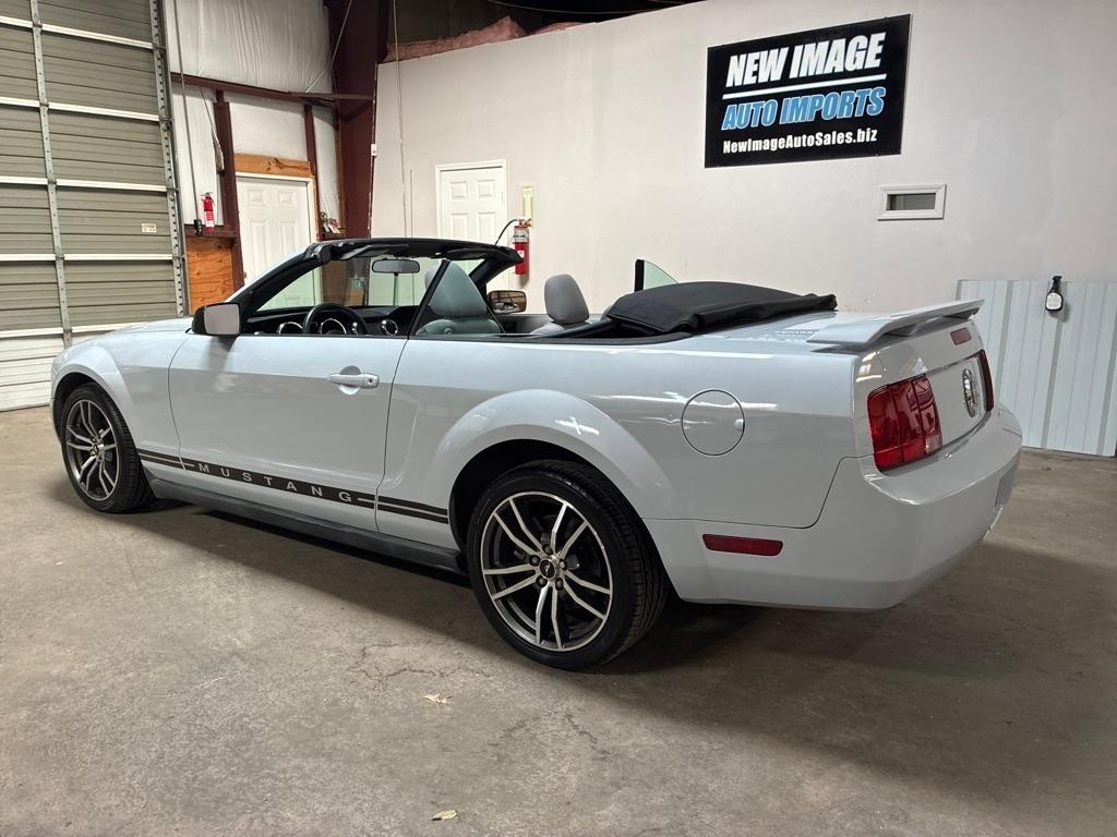 Ford Mustang 2dr Conv Deluxe 2005