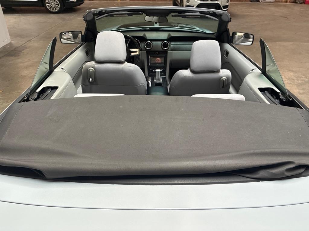 Ford Mustang 2dr Conv Deluxe 2005
