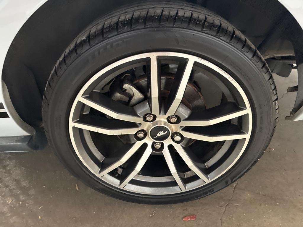 Ford Mustang 2dr Conv Deluxe 2005