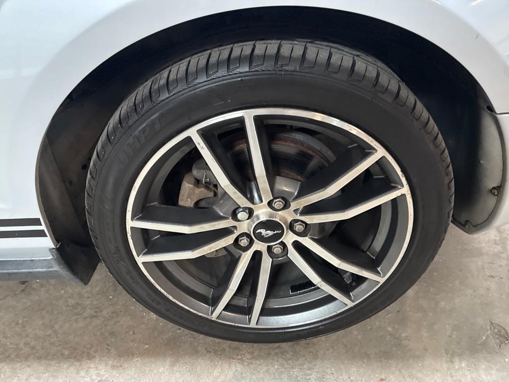 Ford Mustang 2dr Conv Deluxe 2005
