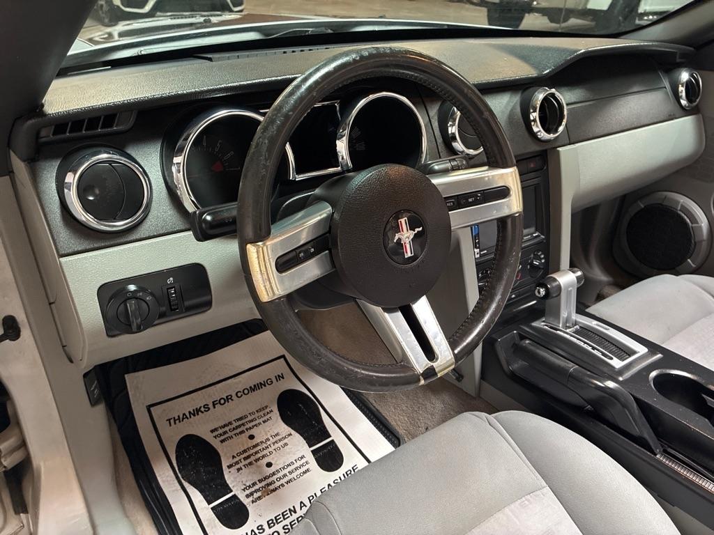 Ford Mustang 2dr Conv Deluxe 2005