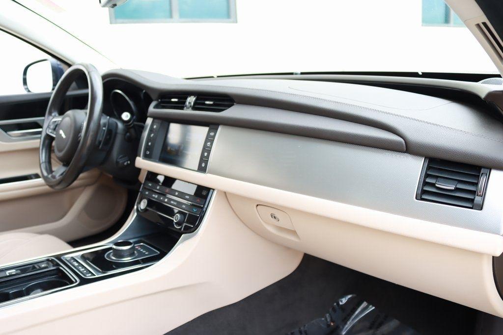 Jaguar XF-Series  2018