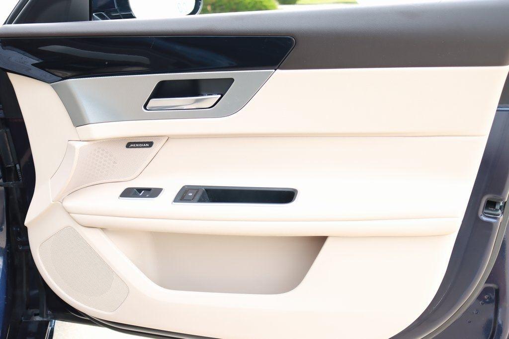 Jaguar XF-Series  2018