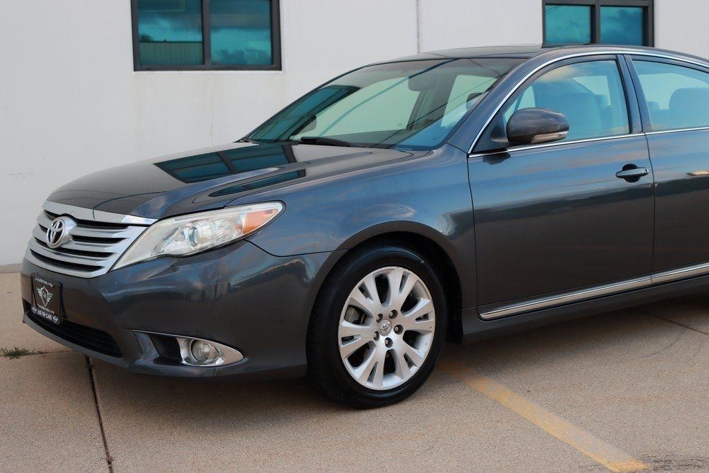 Toyota Avalon  2011
