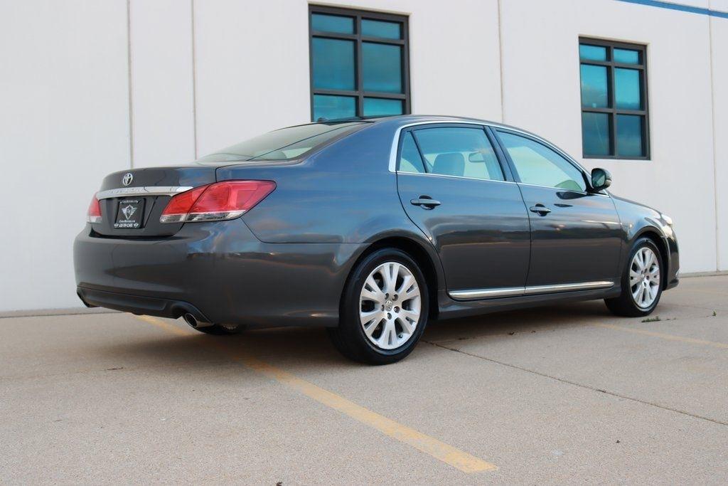 Toyota Avalon  2011