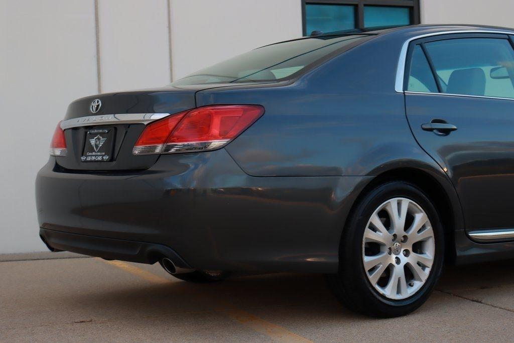 Toyota Avalon  2011