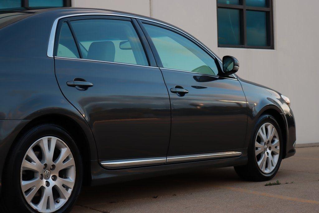 Toyota Avalon  2011