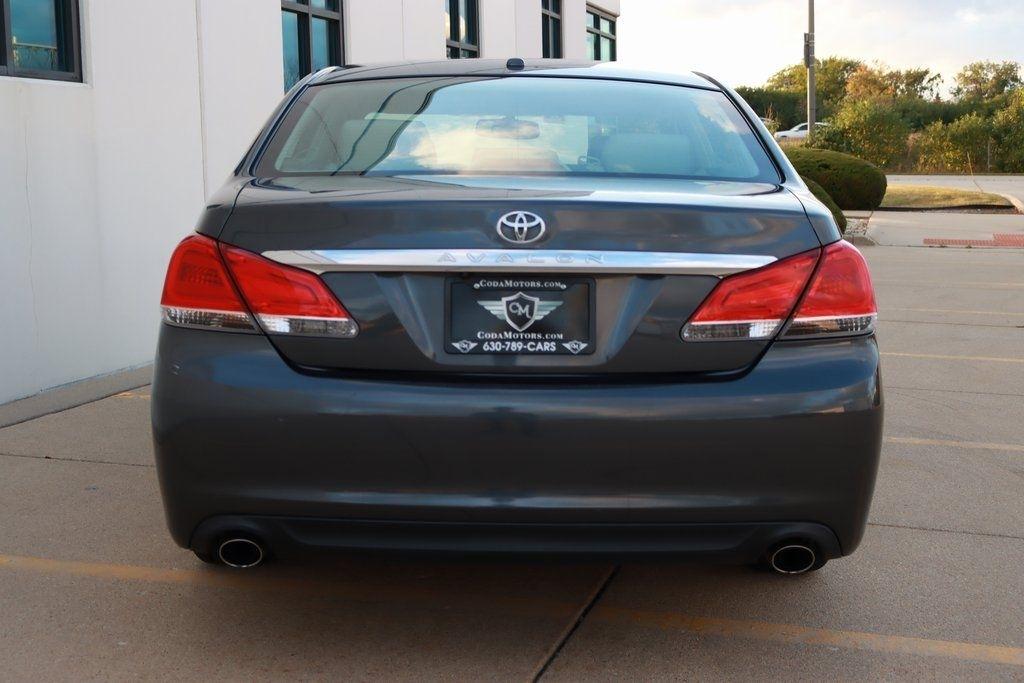 Toyota Avalon  2011