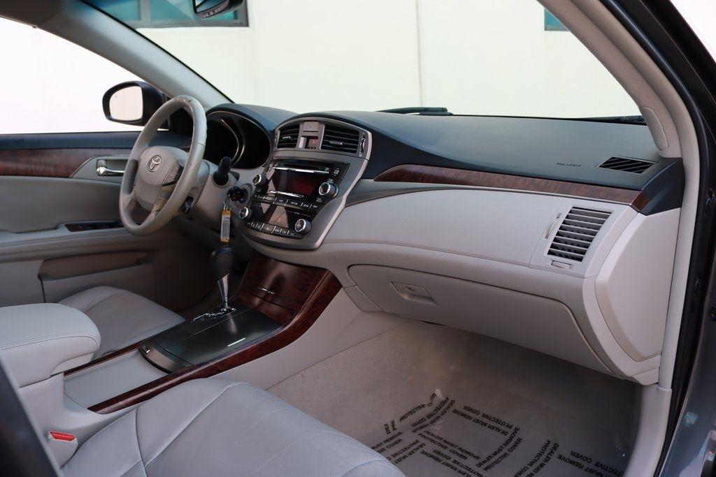 Toyota Avalon  2011