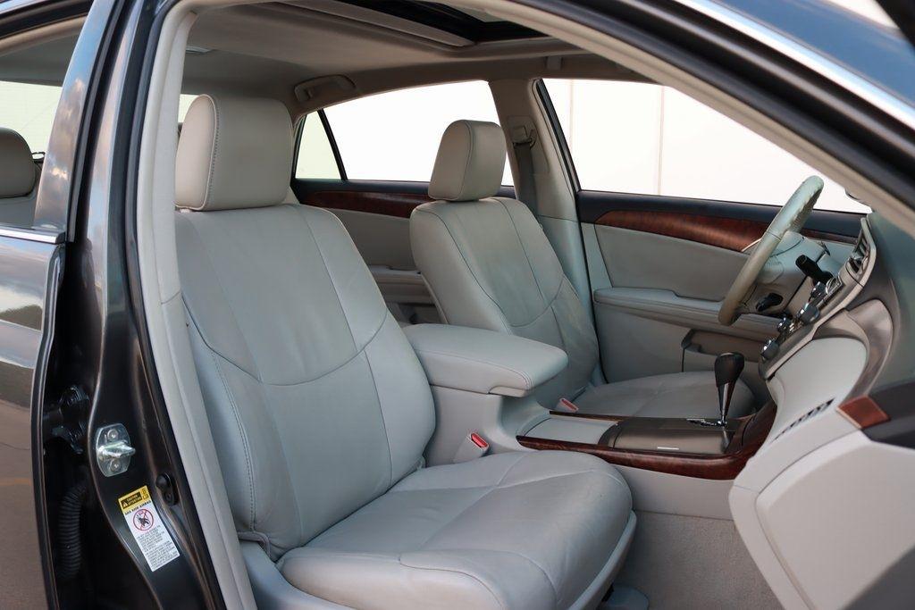 Toyota Avalon  2011