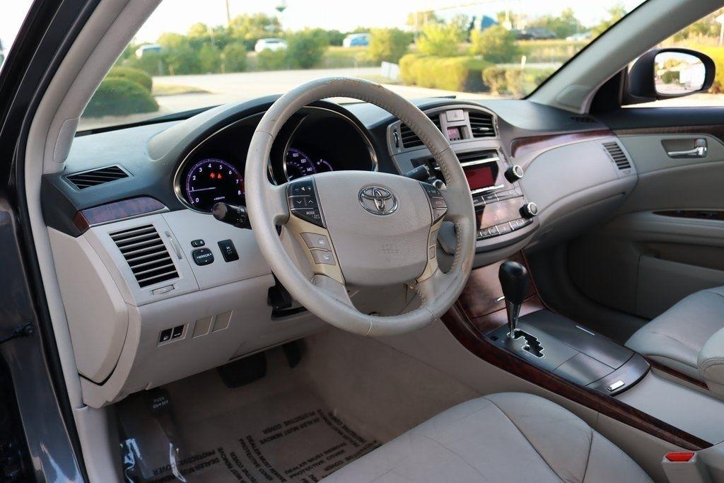 Toyota Avalon  2011