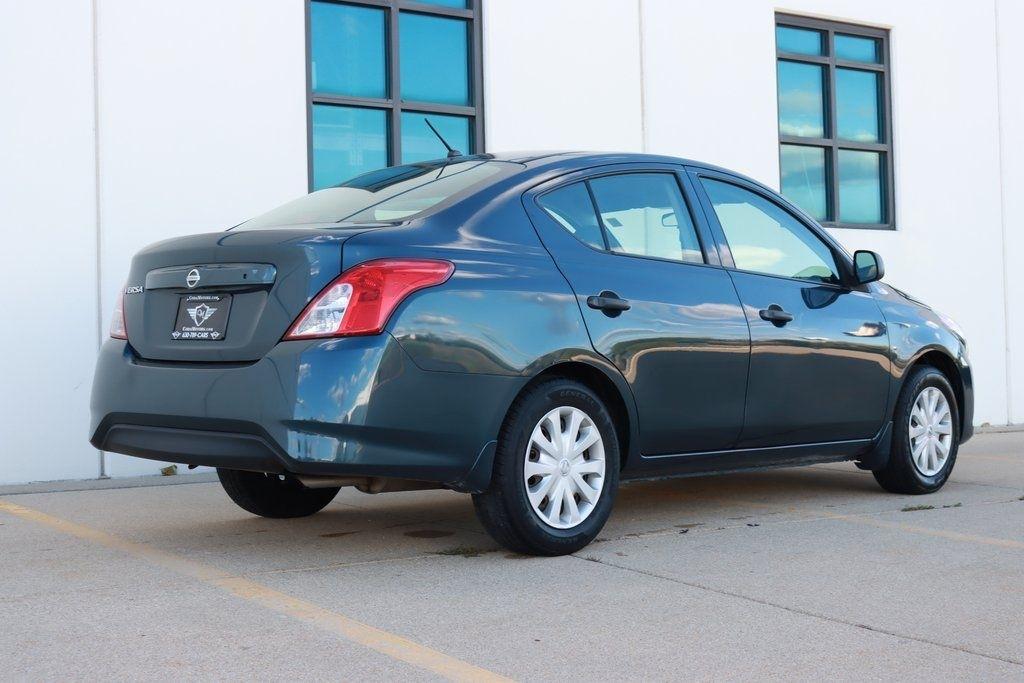 Nissan Versa  2015