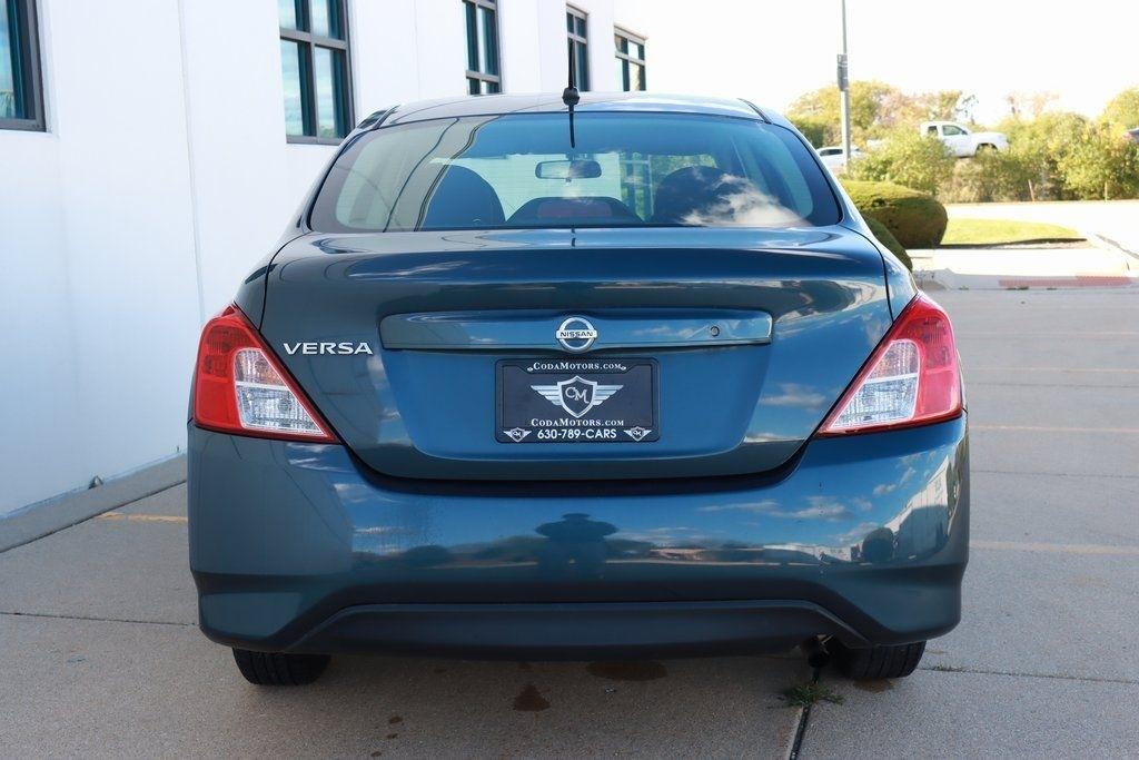 Nissan Versa  2015