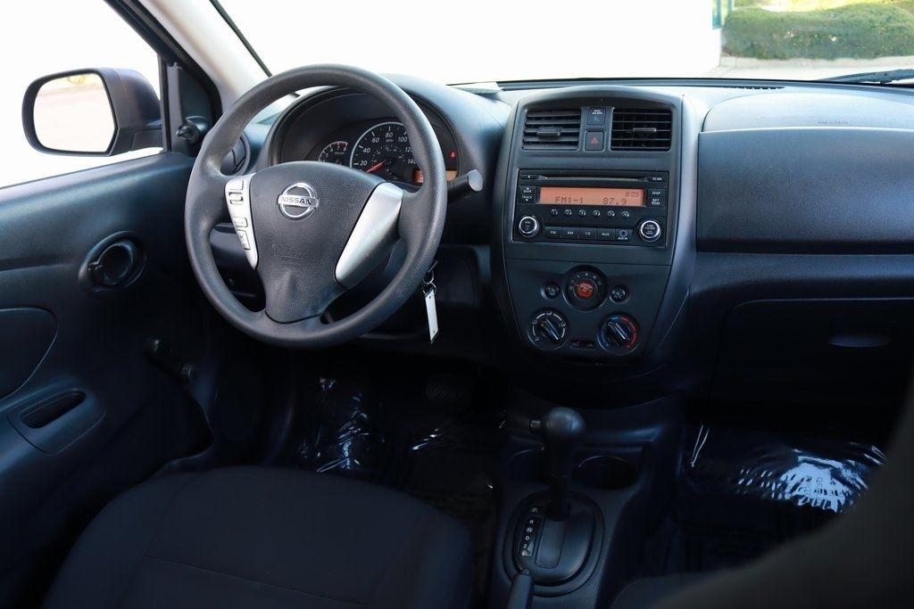 Nissan Versa  2015