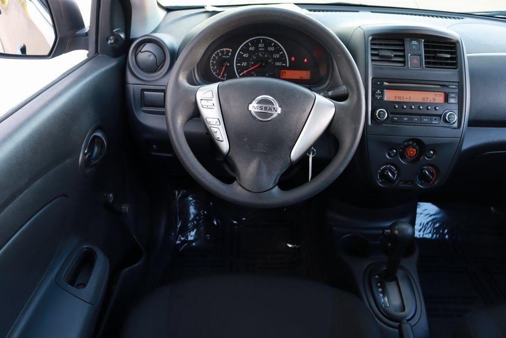 Nissan Versa  2015