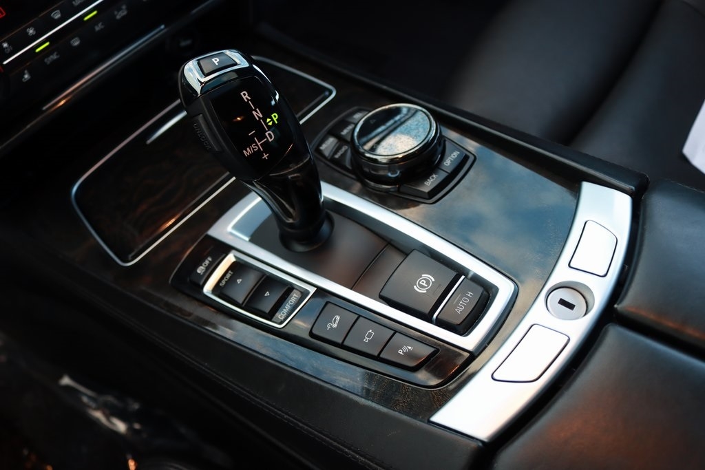 BMW 7-Series  2015 BMW 7-Series  2015