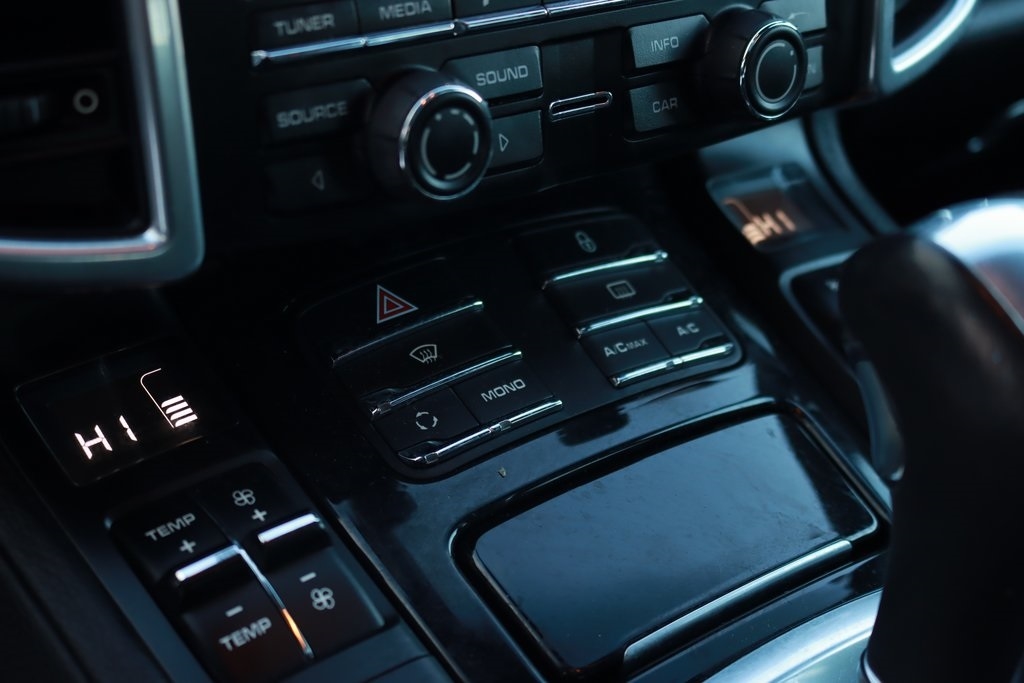 Porsche Cayenne  2013