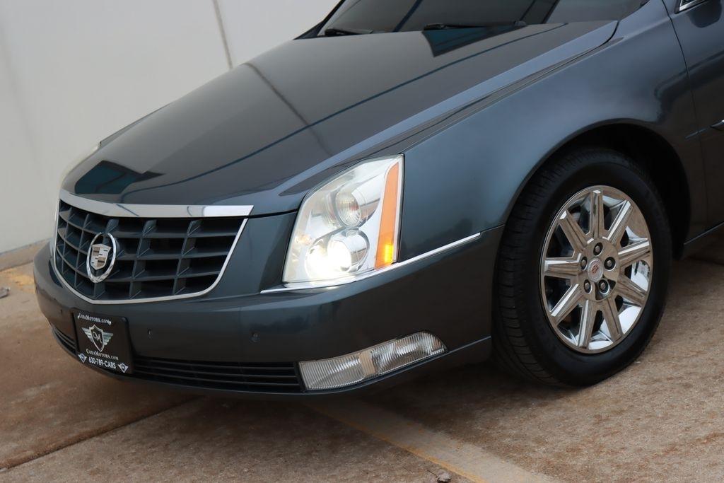 Cadillac DTS  2010