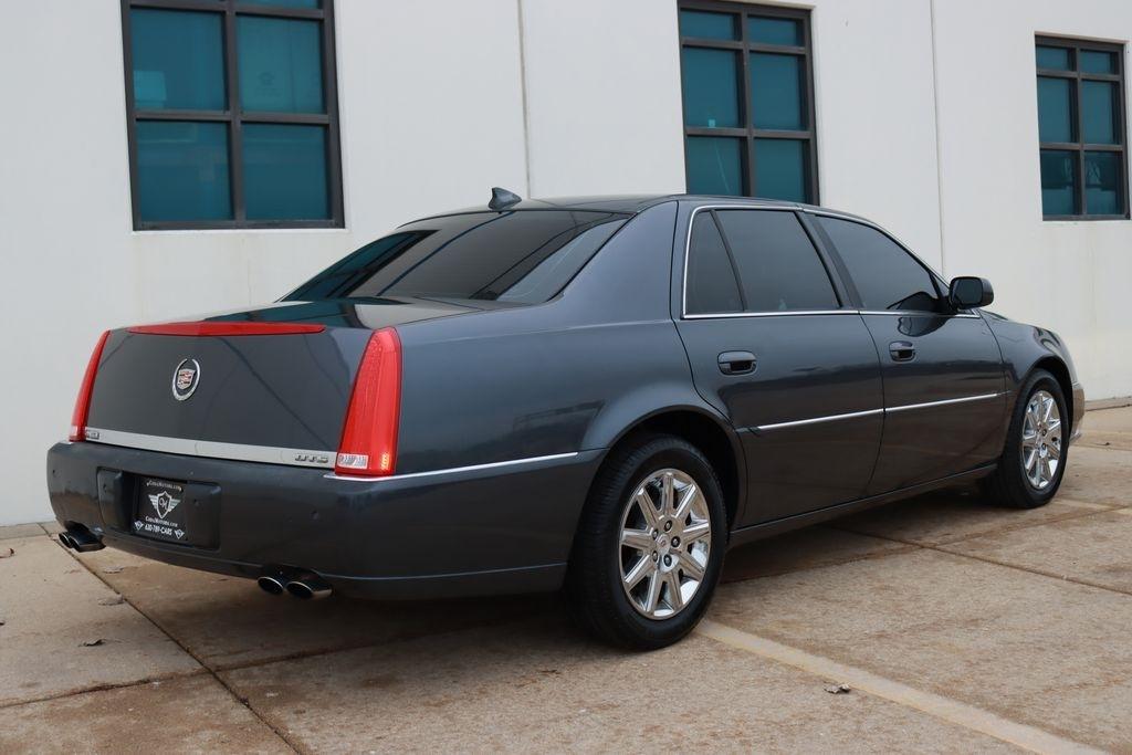Cadillac DTS  2010