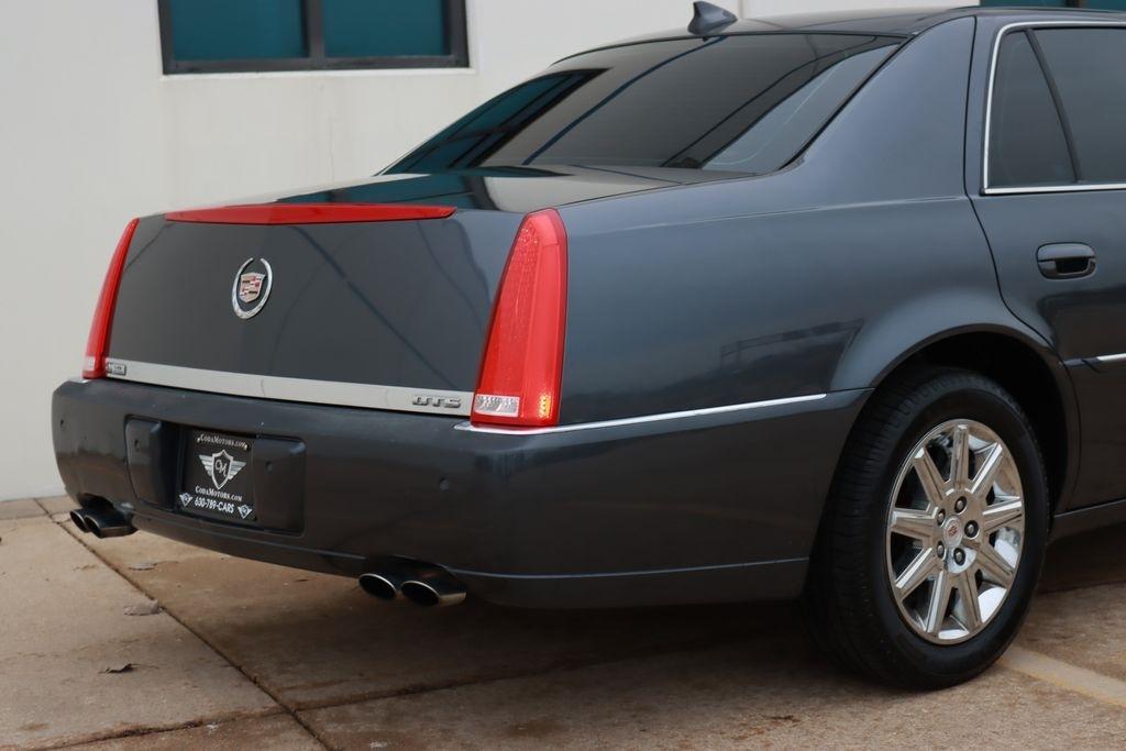 Cadillac DTS  2010