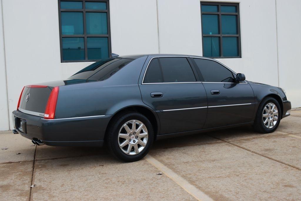 Cadillac DTS  2010