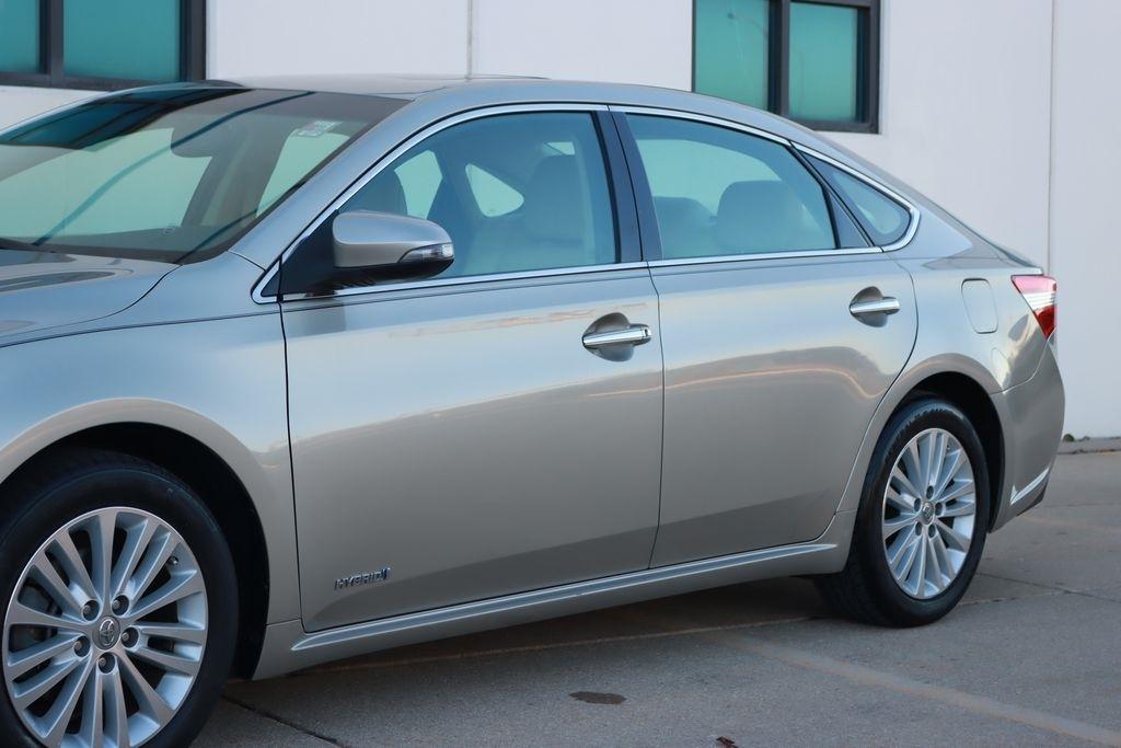 Toyota Avalon Hybrid  2013