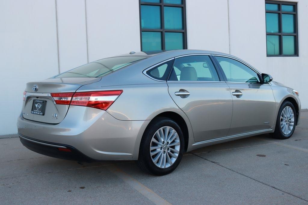 Toyota Avalon Hybrid  2013