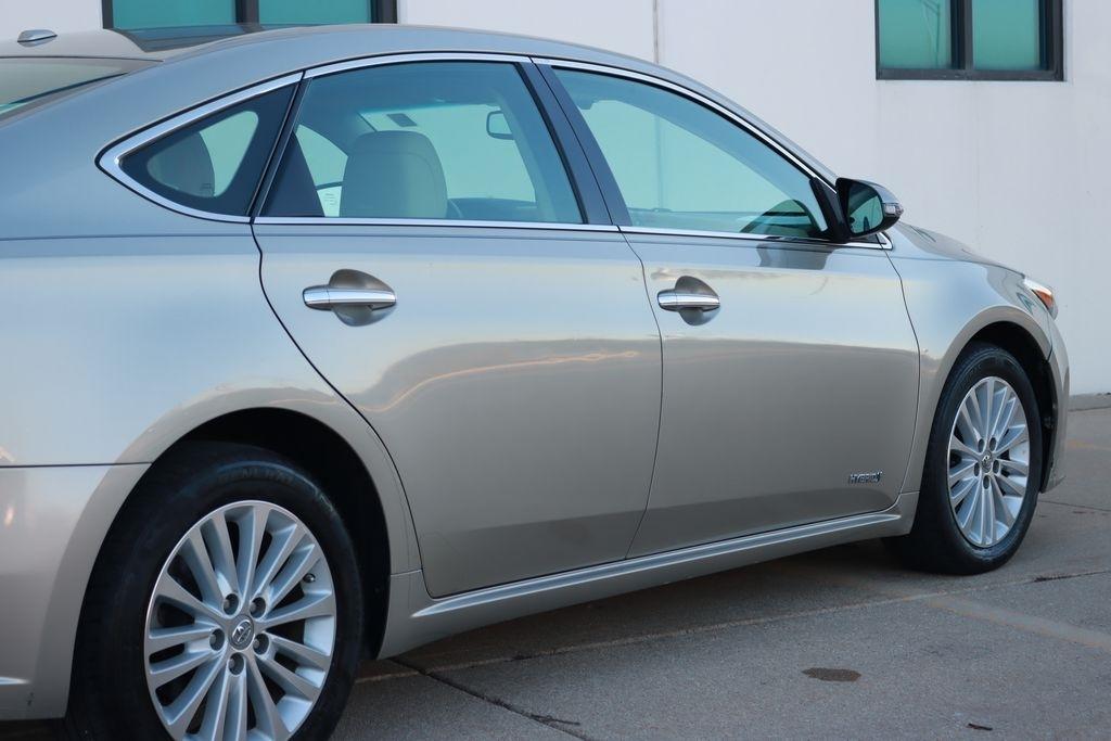 Toyota Avalon Hybrid  2013
