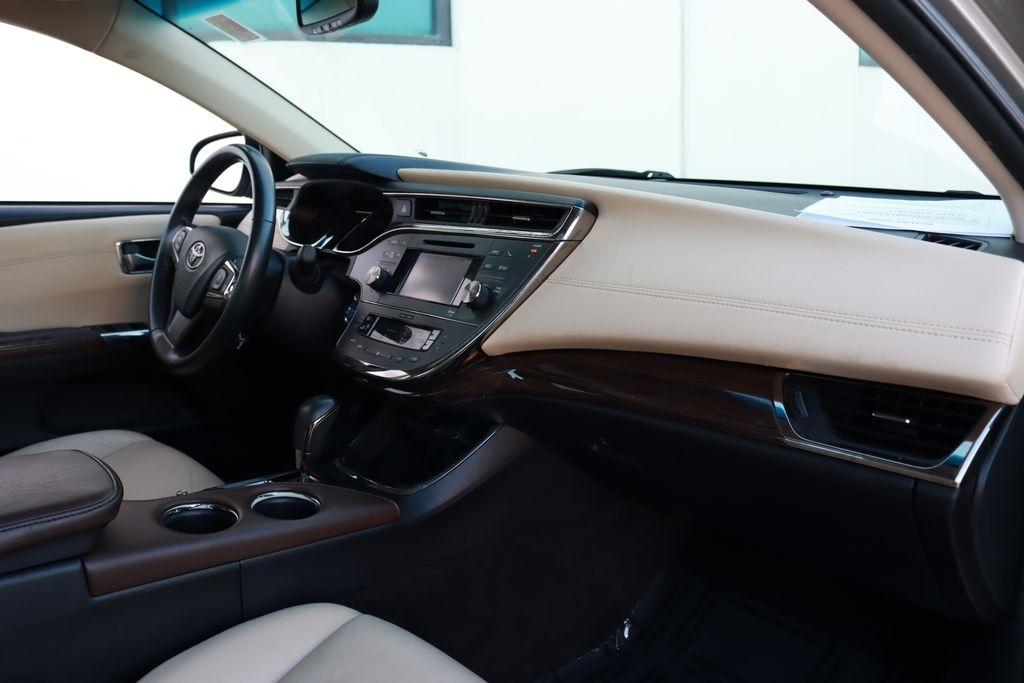 Toyota Avalon Hybrid  2013