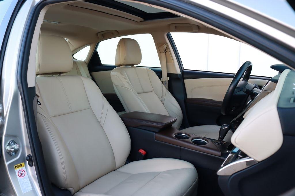 Toyota Avalon Hybrid  2013