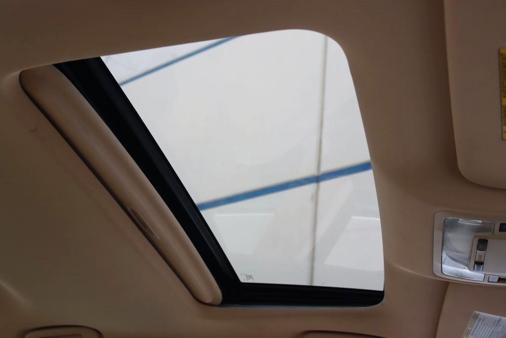 Toyota Avalon Hybrid  2013