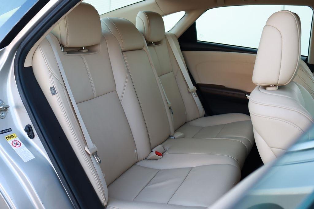 Toyota Avalon Hybrid  2013