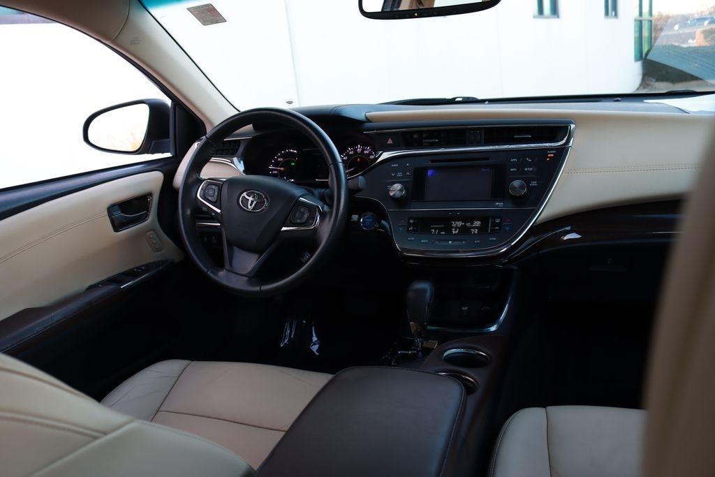 Toyota Avalon Hybrid  2013