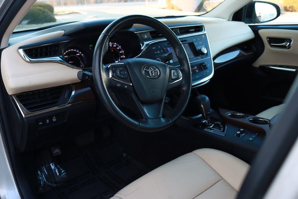 Toyota Avalon Hybrid  2013