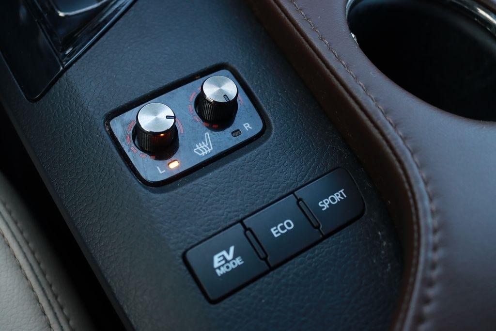 Toyota Avalon Hybrid  2013