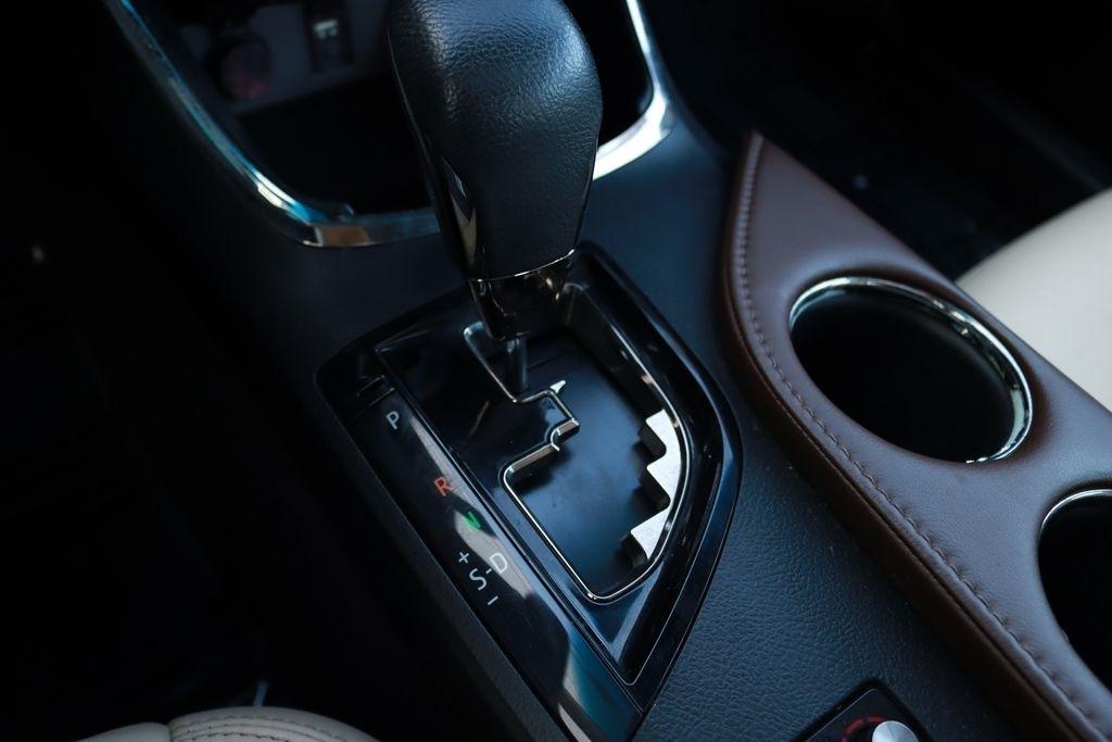 Toyota Avalon Hybrid  2013