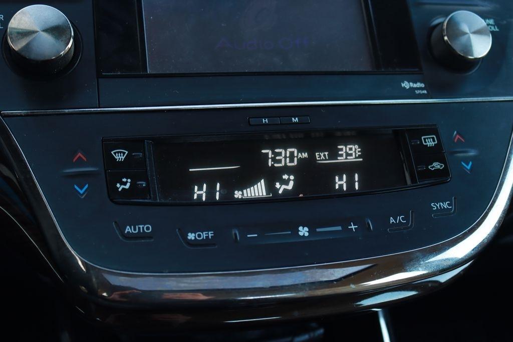 Toyota Avalon Hybrid  2013