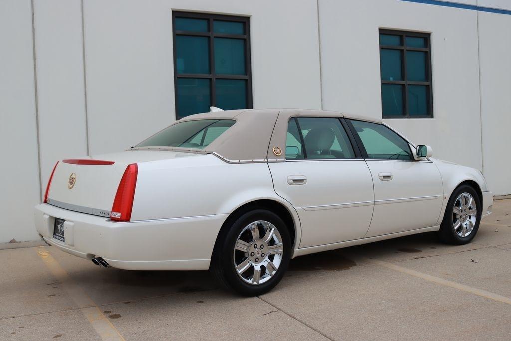 Cadillac DTS  2010