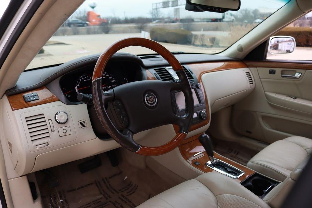 Cadillac DTS  2010