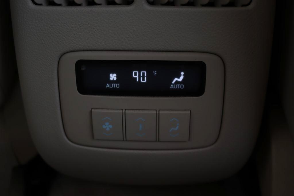 Cadillac DTS  2010