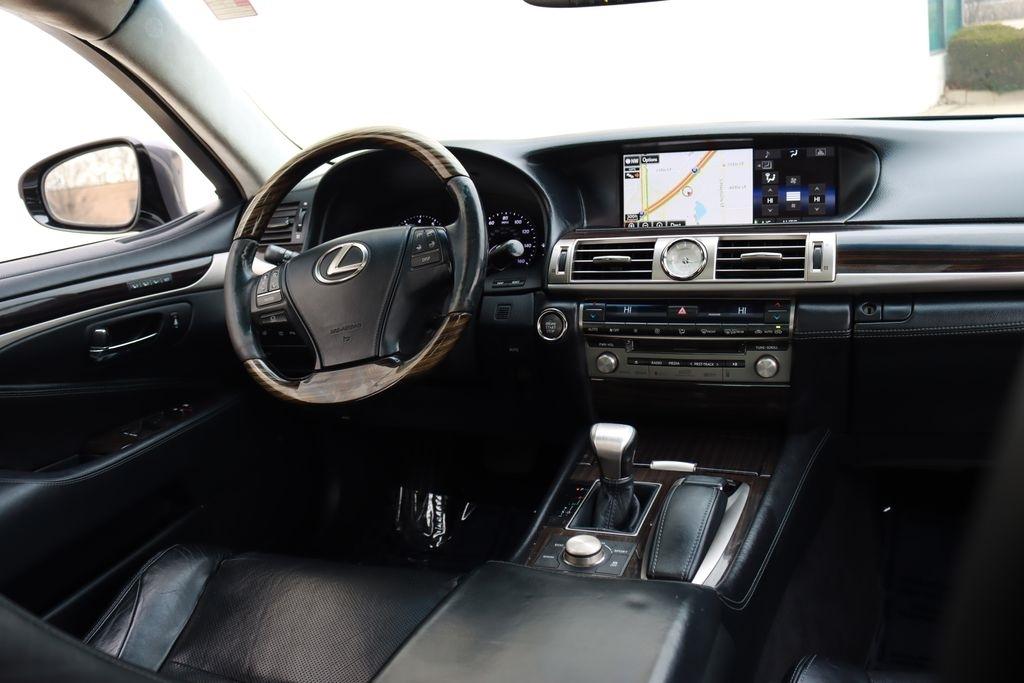 Lexus LS 460  2015