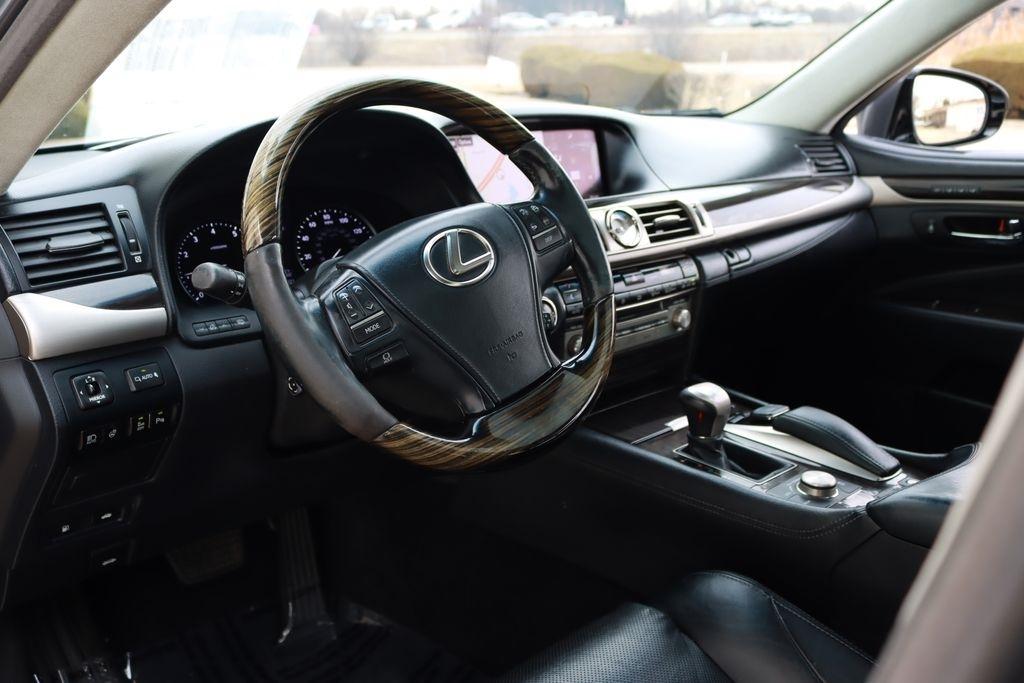 Lexus LS 460  2015
