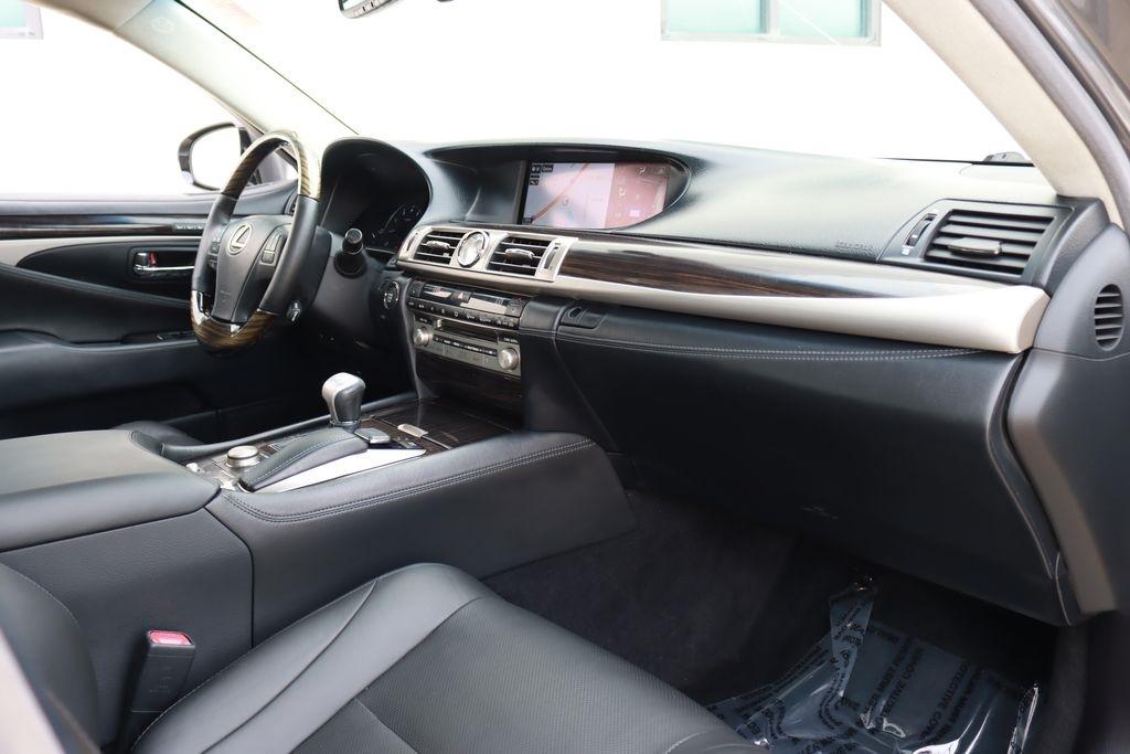 Lexus LS 460  2015