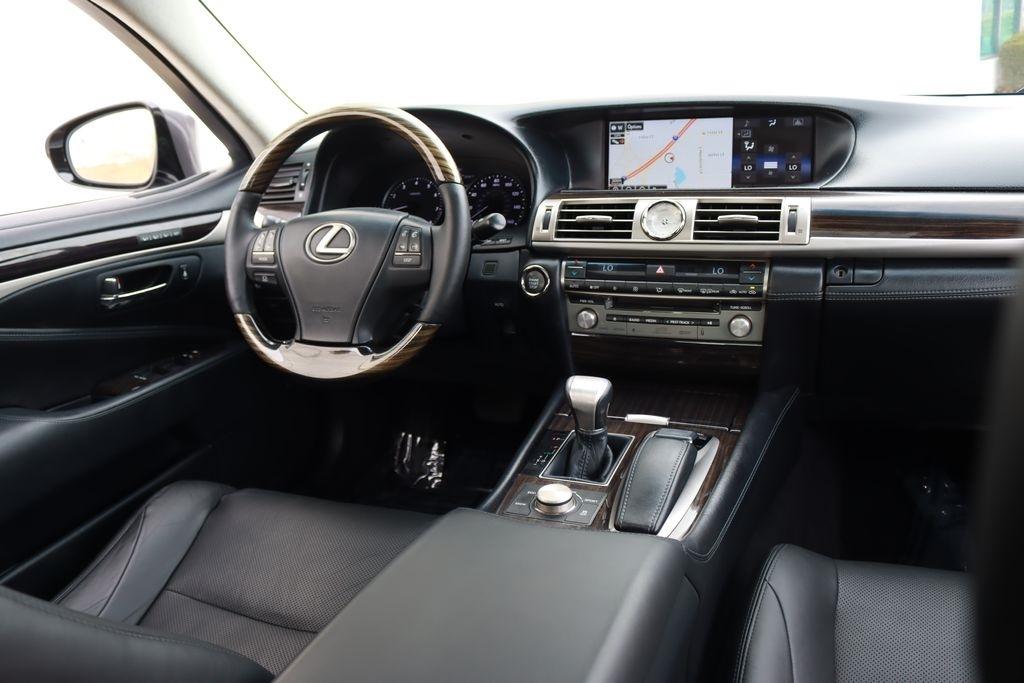 Lexus LS 460  2015