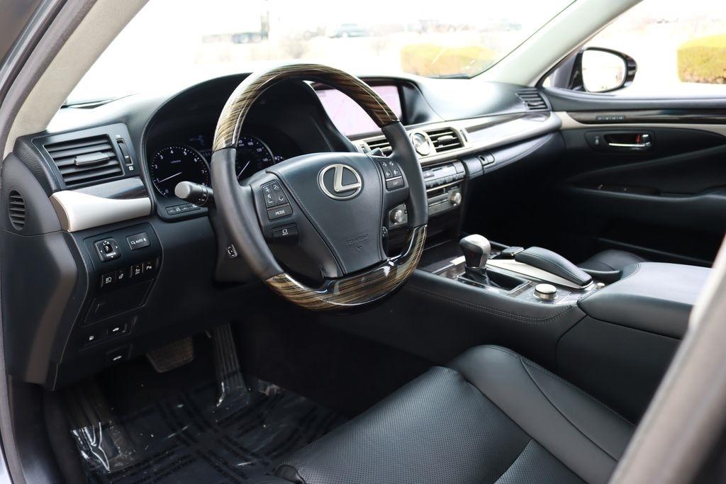 Lexus LS 460  2015