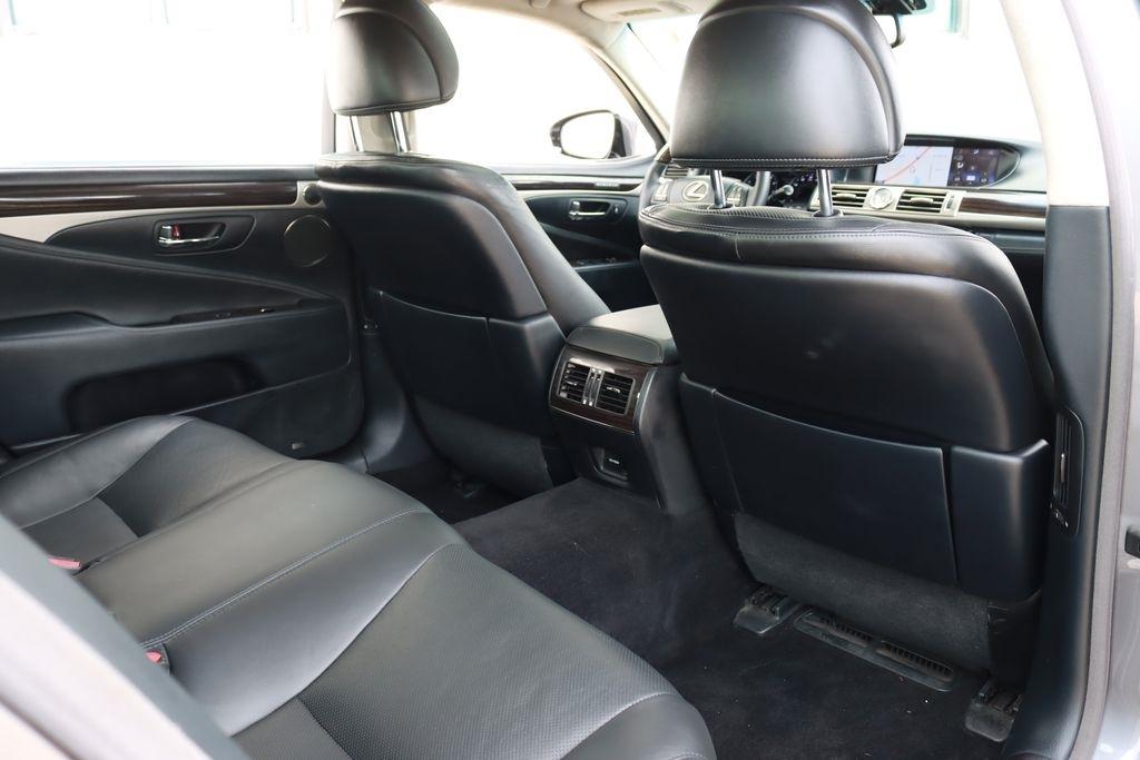 Lexus LS 460  2015
