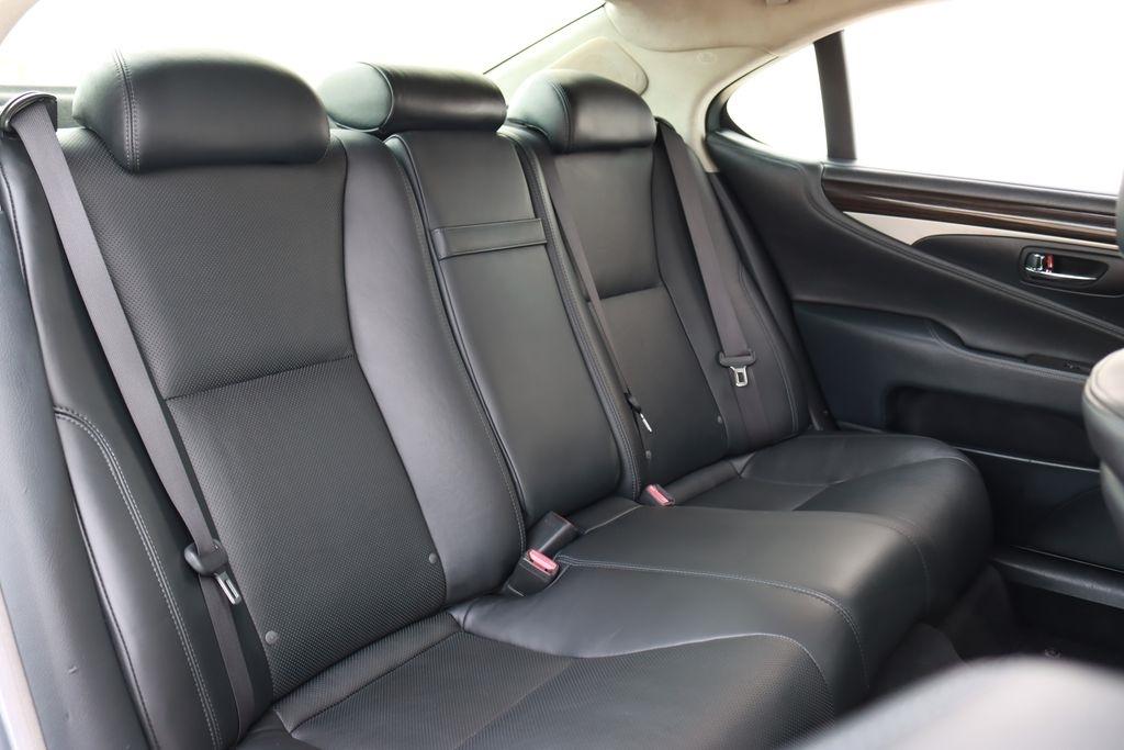 Lexus LS 460  2015