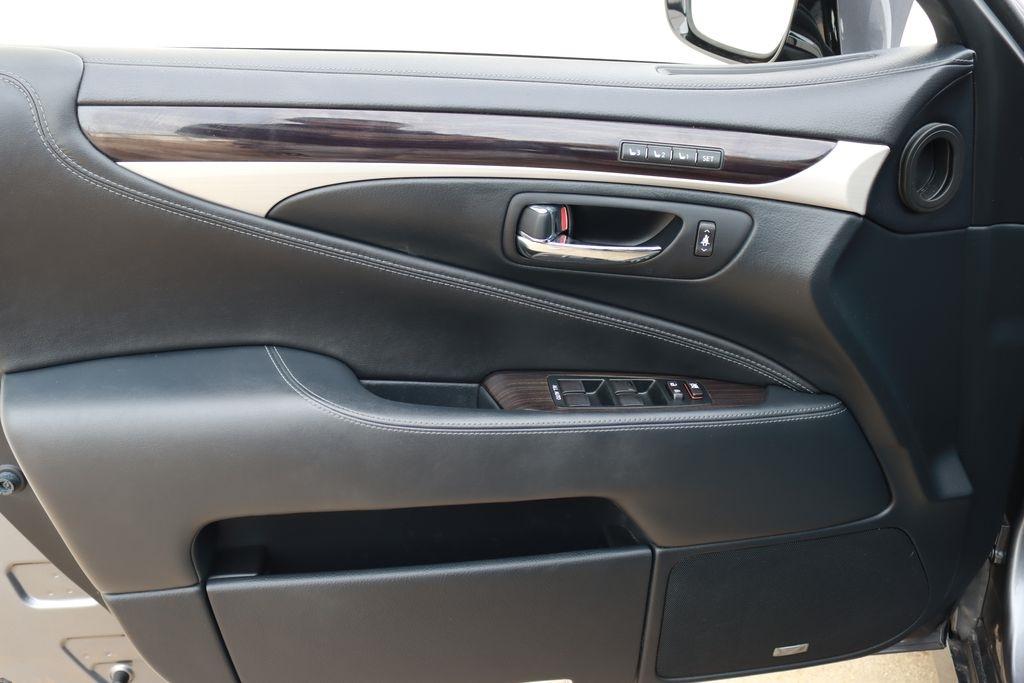 Lexus LS 460  2015