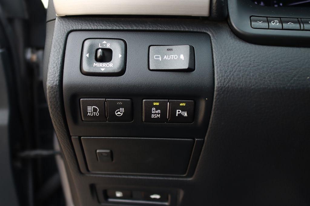 Lexus LS 460  2015